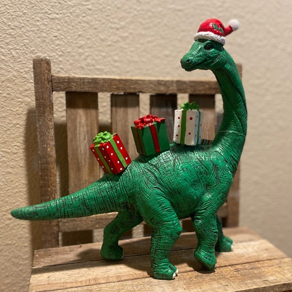 Christmas Dinosaur Figure, Large Resin Brachiosaurus With Christmas Presents - Picture 4 of 16